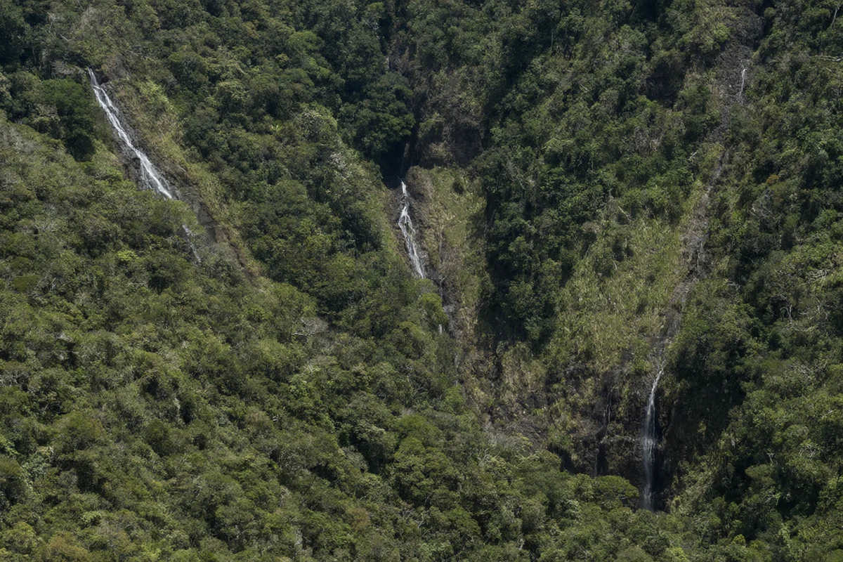 Helicopter tours over the Hawaiian islands